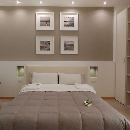 B&B Villa Monterosa Con Piscina Castronno ภายนอก รูปภาพ