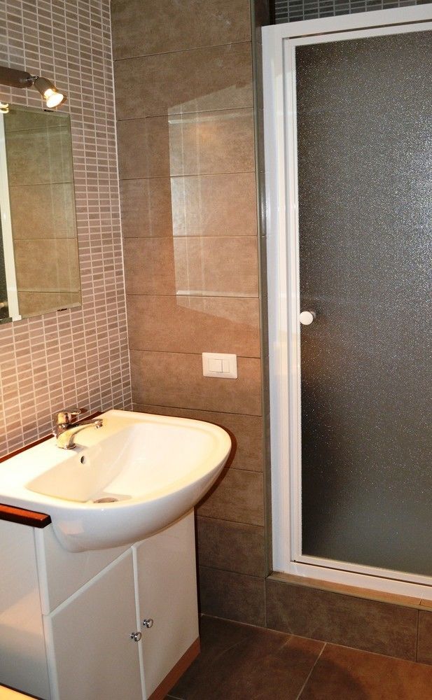 B&B Villa Monterosa Con Piscina Castronno ภายนอก รูปภาพ