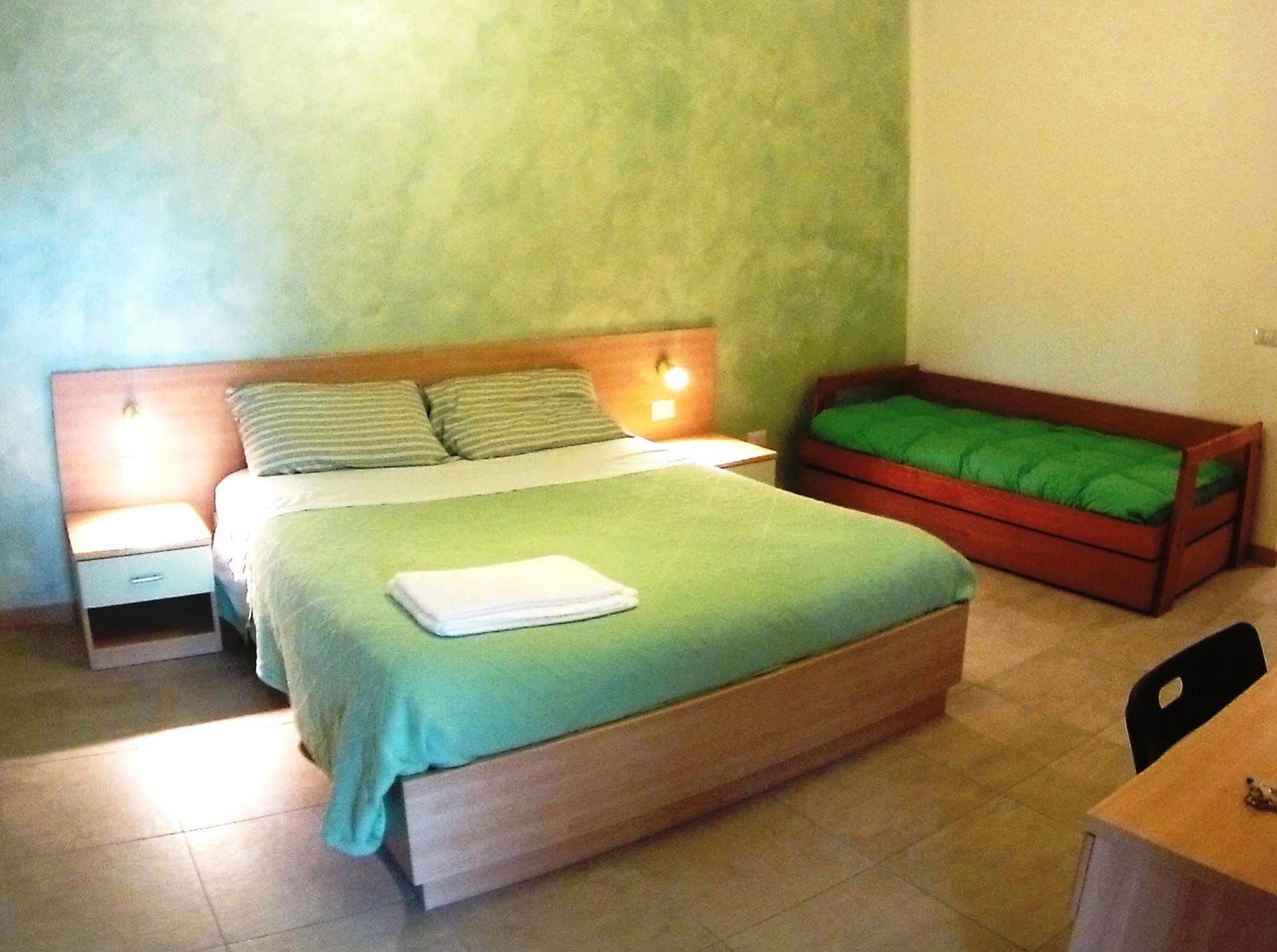 B&B Villa Monterosa Con Piscina Castronno ภายนอก รูปภาพ