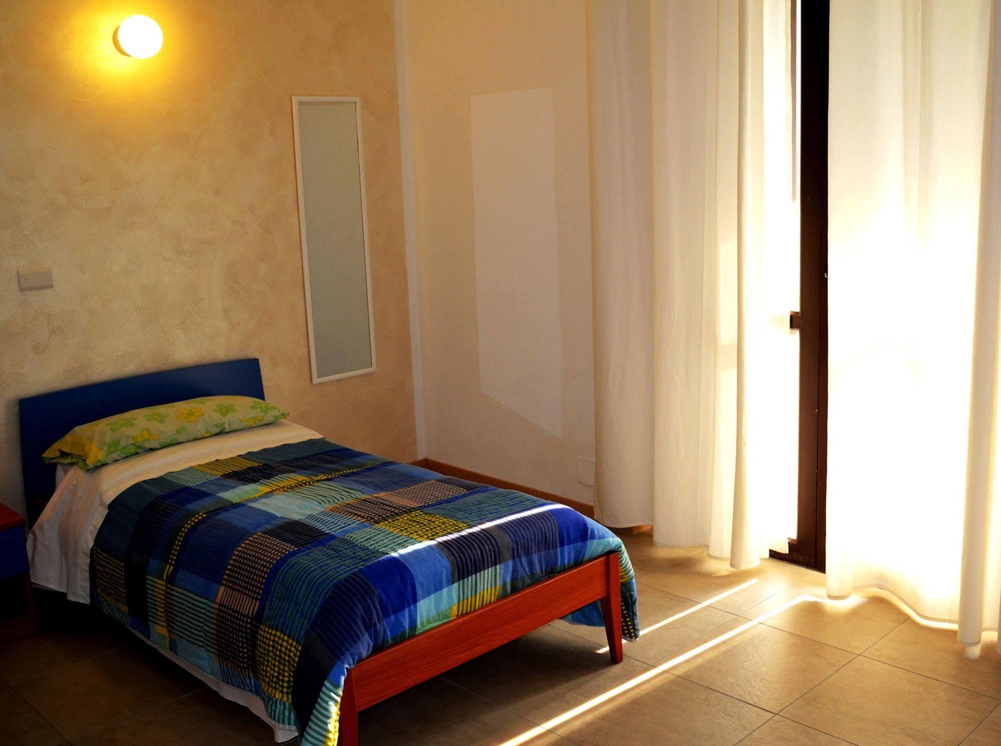 B&B Villa Monterosa Con Piscina Castronno ภายนอก รูปภาพ