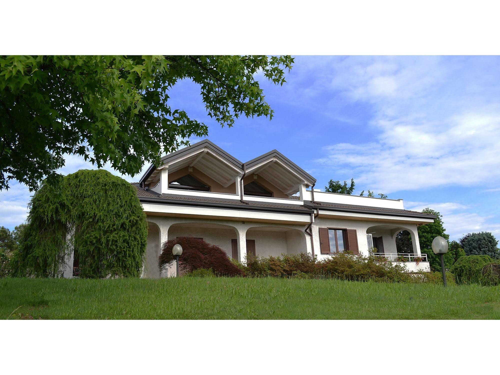 B&B Villa Monterosa Con Piscina Castronno ภายนอก รูปภาพ