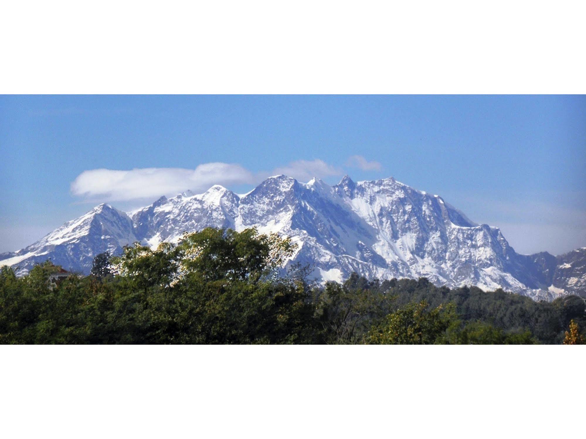 B&B Villa Monterosa Con Piscina Castronno ภายนอก รูปภาพ