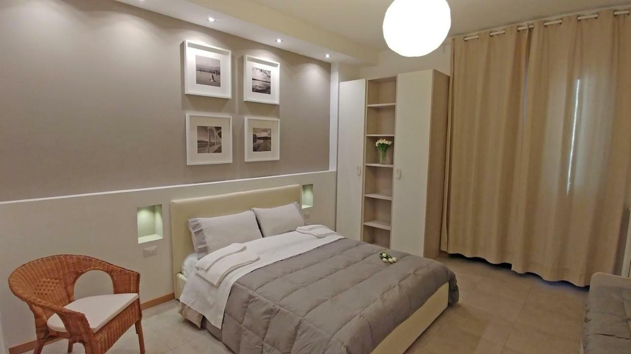 B&B Villa Monterosa Con Piscina Castronno ภายนอก รูปภาพ