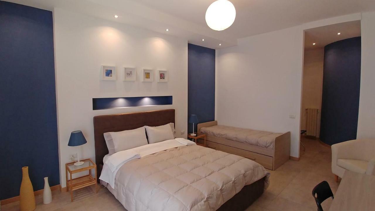 B&B Villa Monterosa Con Piscina Castronno ภายนอก รูปภาพ