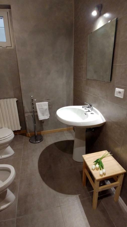 B&B Villa Monterosa Con Piscina Castronno ภายนอก รูปภาพ