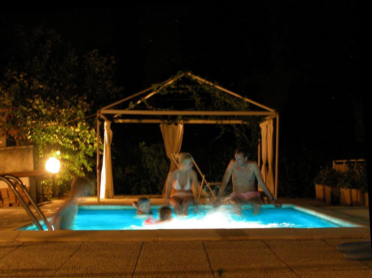 B&B Villa Monterosa Con Piscina Castronno ภายนอก รูปภาพ